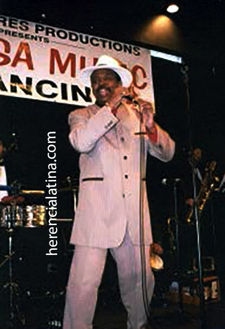 Camilo Azuquita (anuncio iluminado dice / iluminated signed says Albert Torres Production presents...)