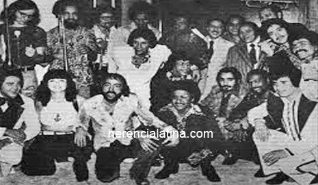 De pie: Barry Rodgers, Reynaldo Jorge, Ray Maldonado, Bobby Valentín, Cheo Feliciano, Santos Colón, Bomberito Zarzuela, Yomo Toro, Roberto Rodríguez, Nicky Marrero, Rubén Santiago<br>

En el medio: Ismael Miranda y Héctor Lavoe<br>

En cuclillas: Richie Ray, Carmen Mirabal, Jerry Masucci, Justo Betancourt, Willie Colón, Pete 