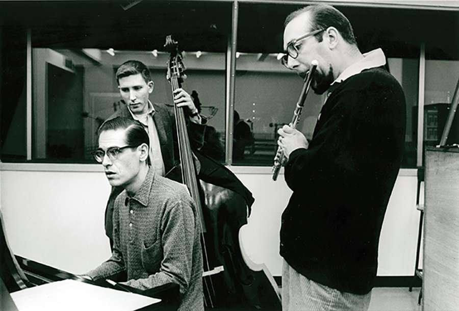 Con Bill Evans al piano y Chuck Istraels al bajo, 1961-1962. Cortesía de Janeal Arison