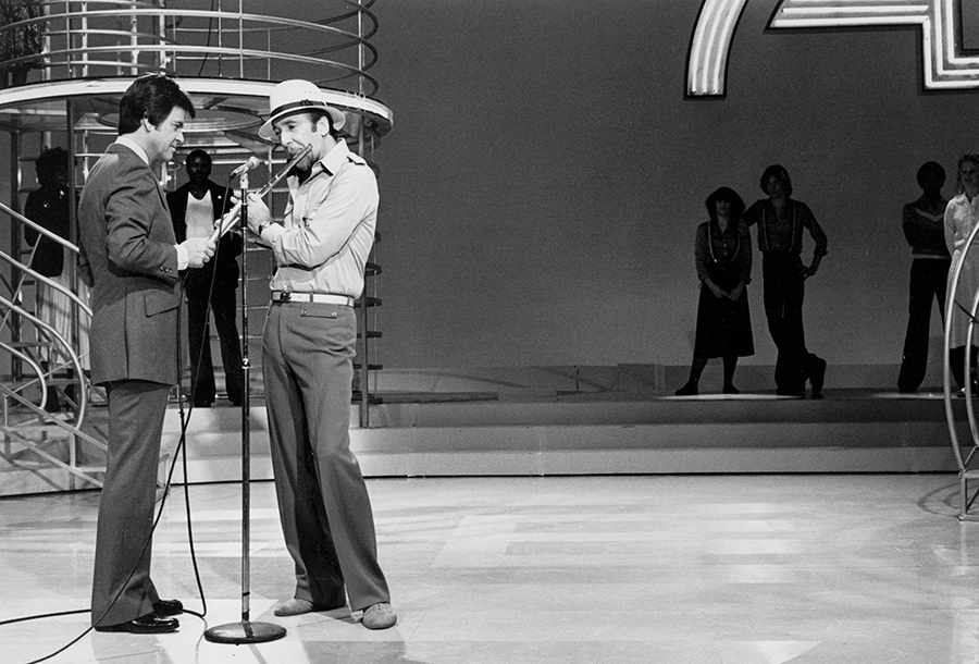 En el programa de televisión de American Bandstand con Dick Clark, 1976. Cortesía de Janeal Arison
