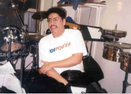 David Carp relajado sentado relaxed on chair