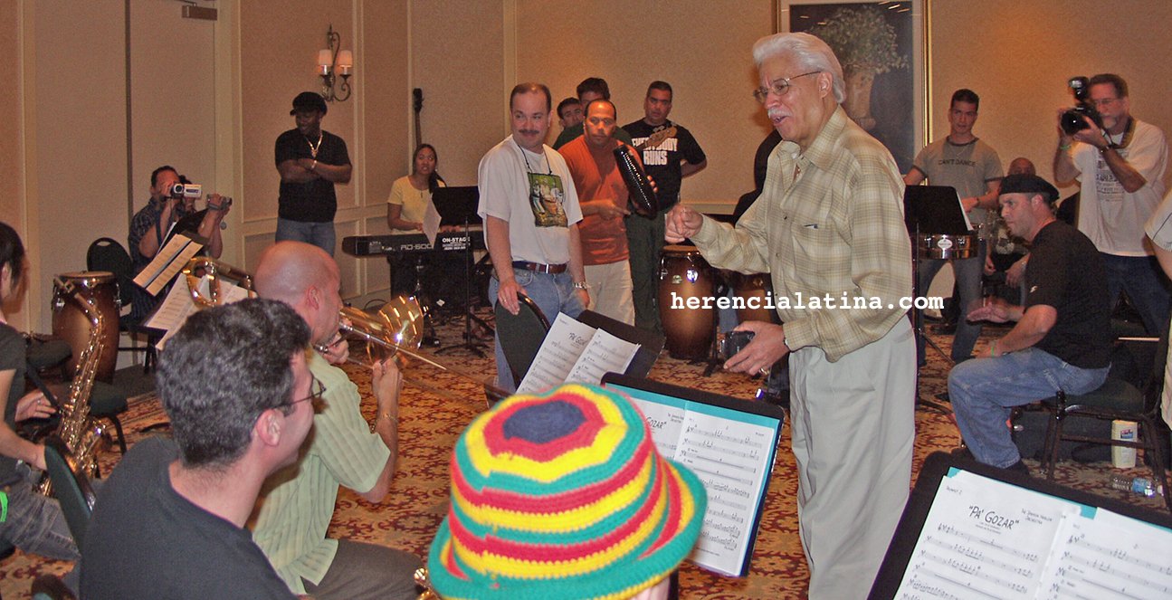 Johnny Pacheco, John Walsh, y Jimmy Bosch. En el fondo Oscar Hernandez, Bobby Allende y Eddie Resto