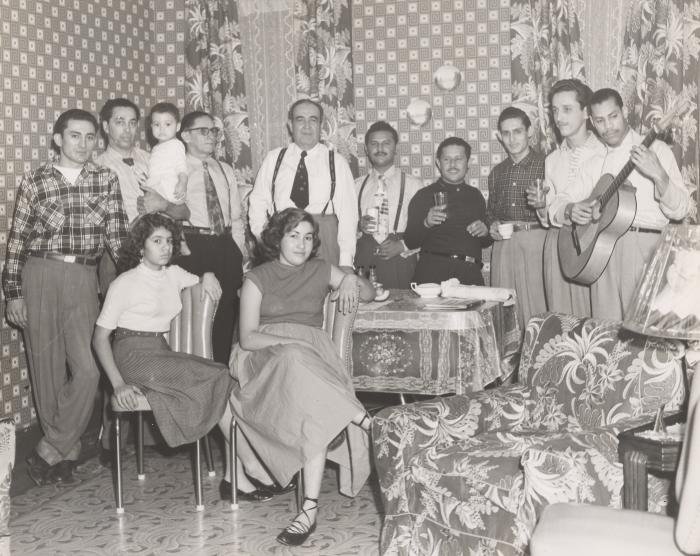 “En la casa de Ralph Pérez”. Colección Fotográfica de Justo A. Martí, 1948-1985. Archivos de la Diáspora Puertorriqueña, Centro de Estudios Puertorriqueños, Hunter College, CUNY. Nueva York