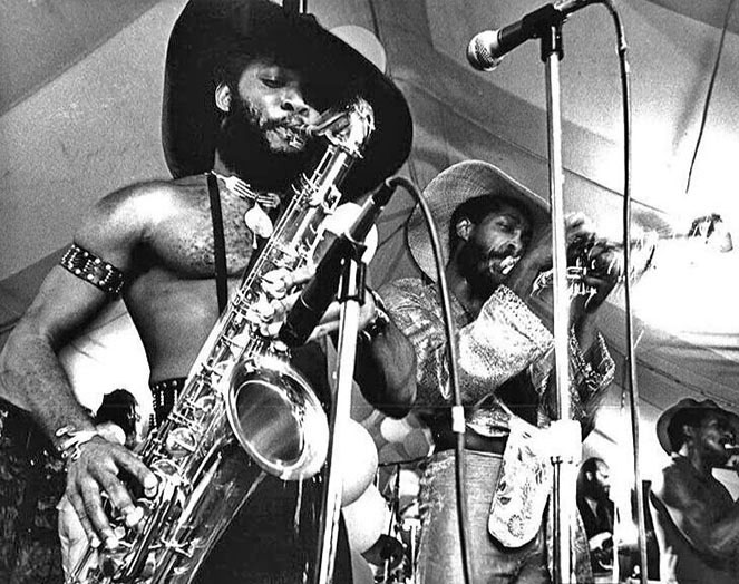 Ric Wilson en el saxofón y Lou Wilson en la trompeta