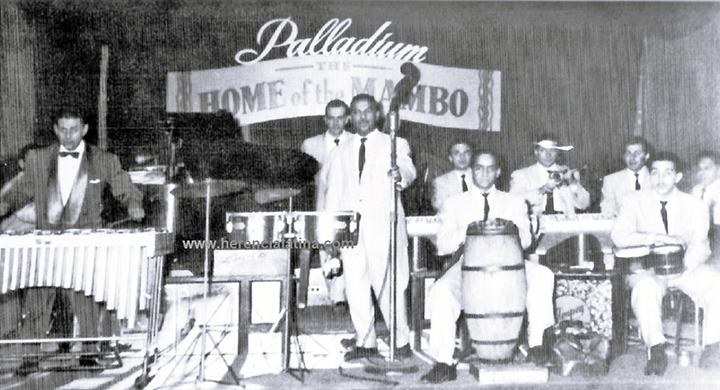 La orquesta de Tito Puente para 1951. - izquierda a derecha - Gil López, piano; TR, vibráfono; Amado Visoso, bajo; Vicentico Valdés, voz; Frank Lopinto, trompeta; Frankie Colٕón, conga; Jimmy Frisura, trompeta, Gene Repetti, trompeta y Manny Oquendo, bongó. (Detrás de Manny Oquendo, desconocido). De la Colección de Max Salazar.